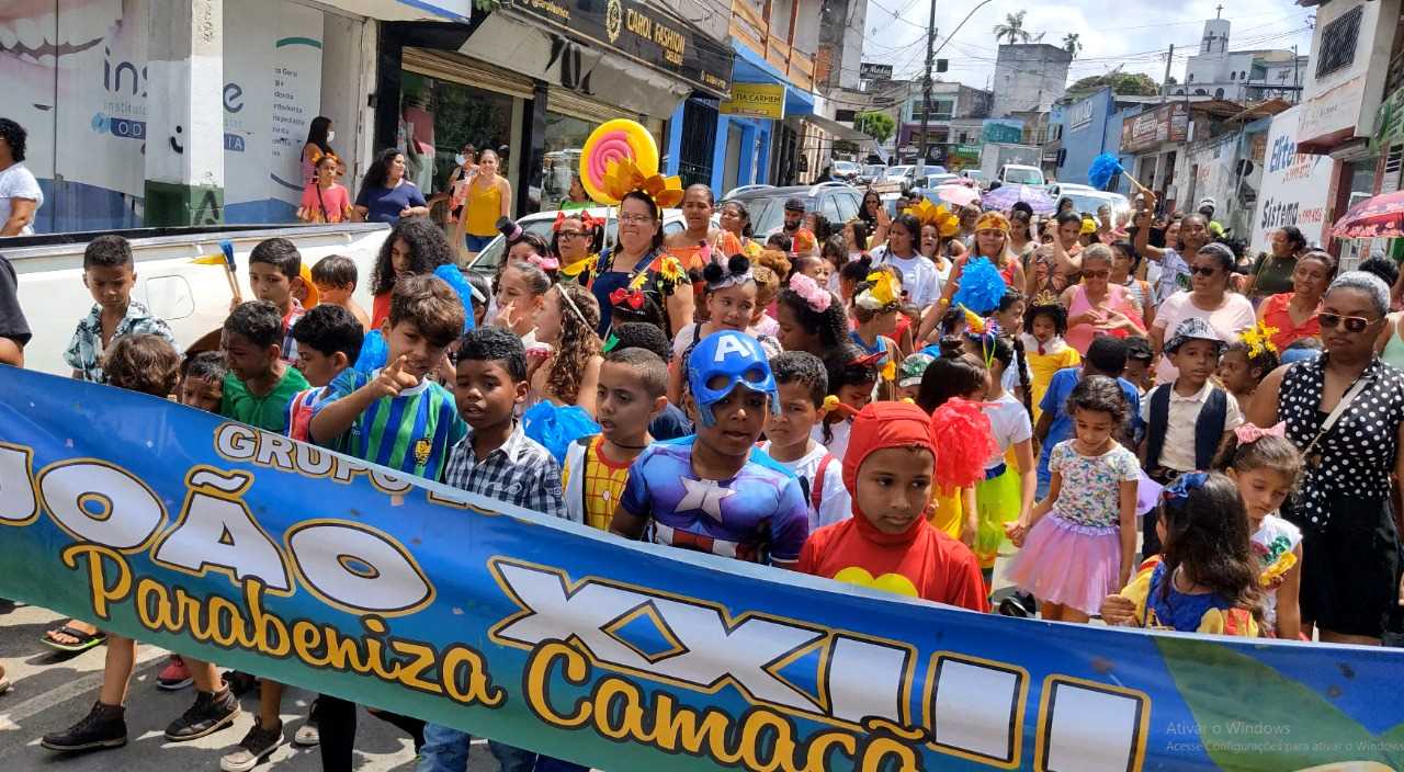 Camacã: Grupo Escolar João XXIII e Grupo Escolar Clériston Andrade promoveram desfile em homenagem as crianças
